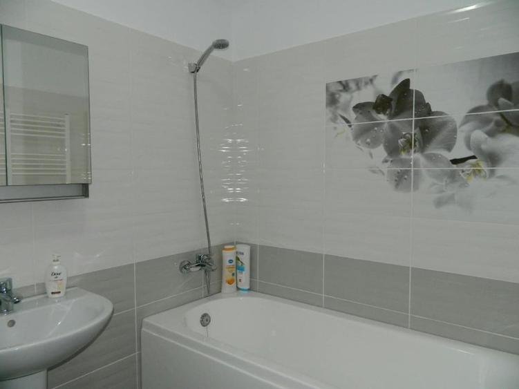 Apartament cu 3 camere decomandat, mobilat în Găvana Platou