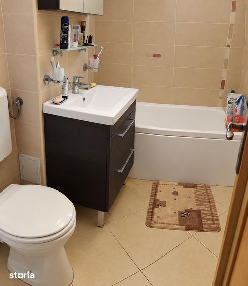 Apartament cu 3 camere decomandat în Școlilor