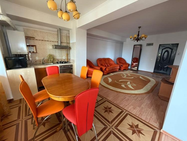 Apartament cu 5 camere semidecomandat, mobilat în Domenii