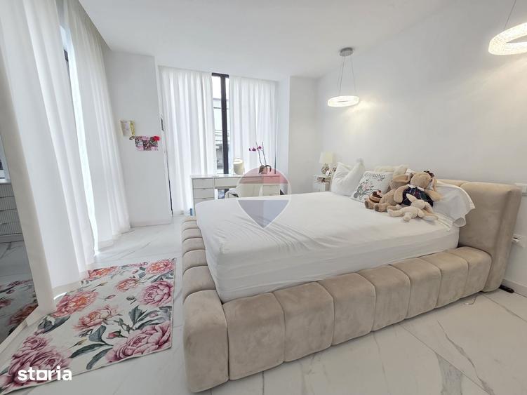 Casă cu 7 camere cu Teren 1000 Mp în Câmpineanca