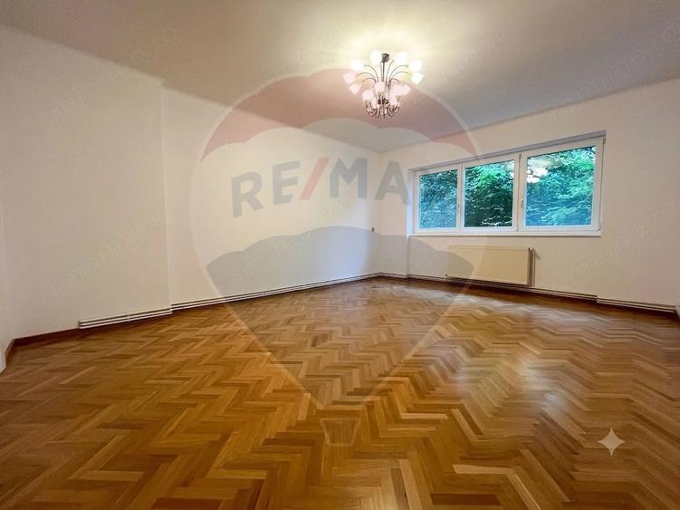 Apartament cu 2 camere decomandat în Centrul Istoric