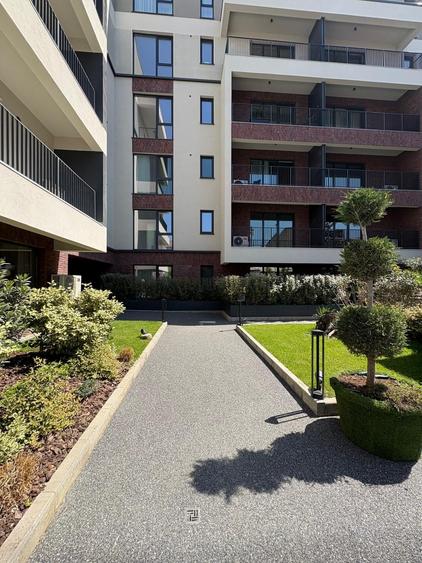 Apartament cu 3 camere nedecomandat în Barbu Văcărescu