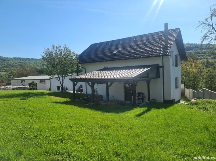 Casă cu 4 camere cu Teren 1750 Mp în Central