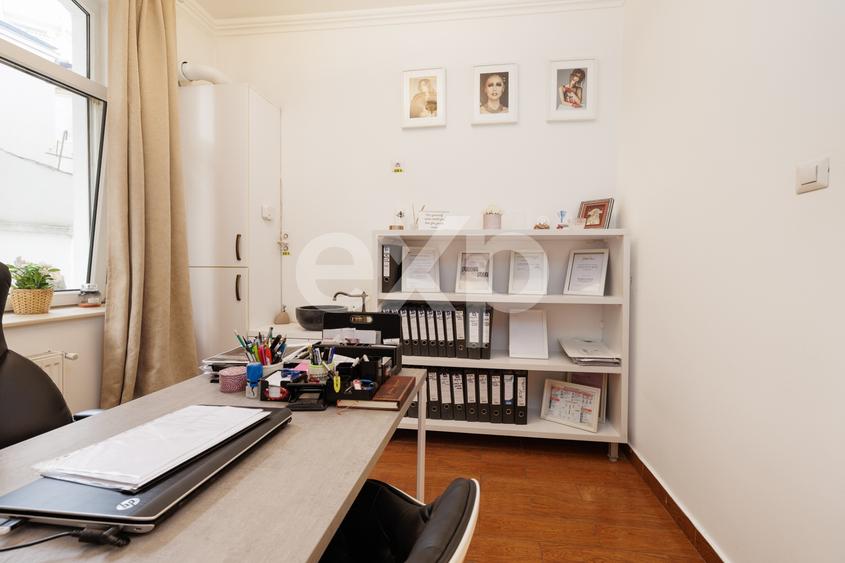 Apartament cu 5 camere decomandat, mobilat în Romană