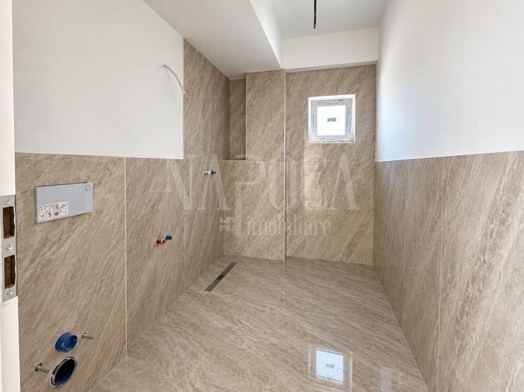 Apartament cu 3 camere semidecomandat în Florești