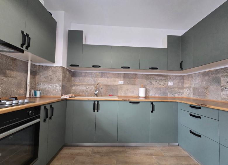 Apartament cu 3 camere decomandat în Olteniței