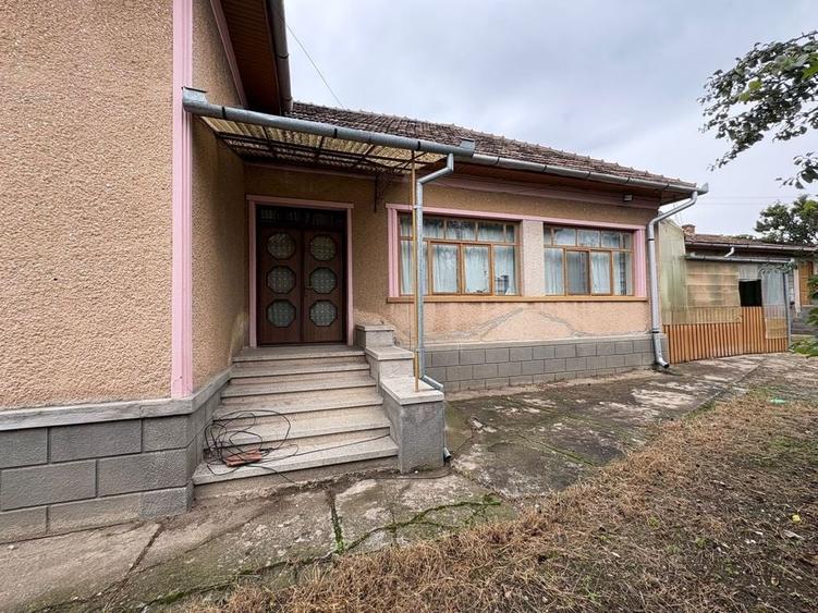 Casă cu 3 camere în Sântandrei
