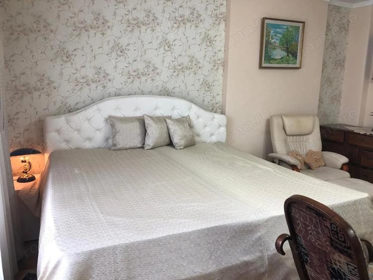 Casă cu 7 camere cu Teren 1100 Mp în Soarelui