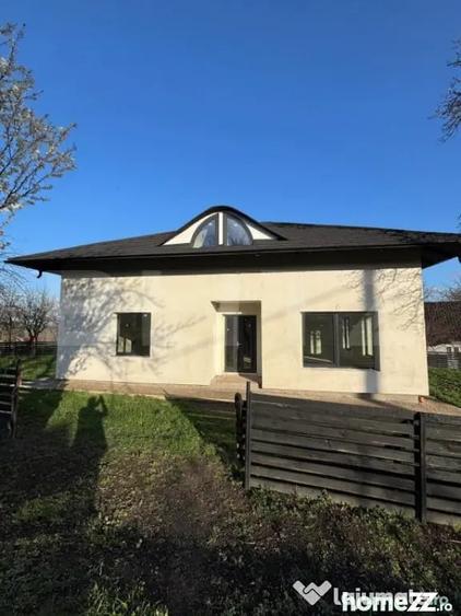 Casă cu 7 camere cu Teren 900 Mp în Central