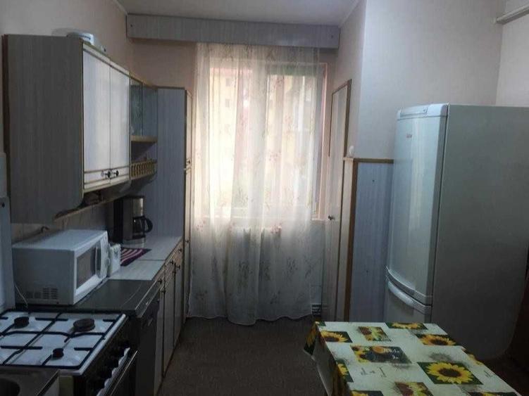 Apartament cu 4 camere decomandat în Stana