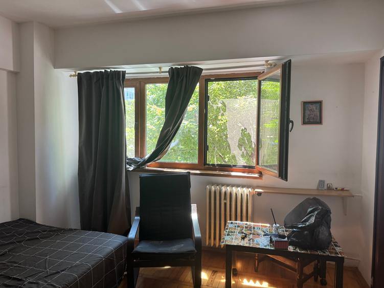 Garsonieră semidecomandată în Casa de Cultură