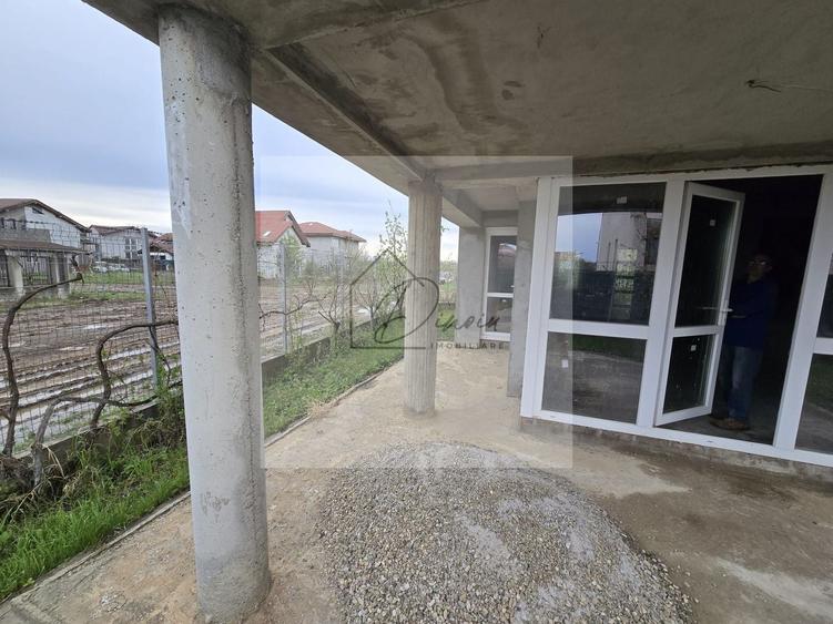 Casă individuală cu 3 camere cu Canalizare în Central