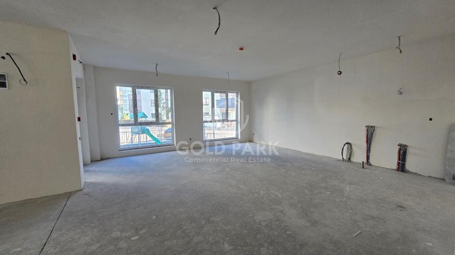 Spațiu comercial, de 188.60000610352 mp, în Florești