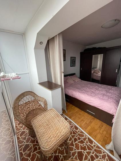 Apartament cu 3 camere decomandat în Exterior Vest