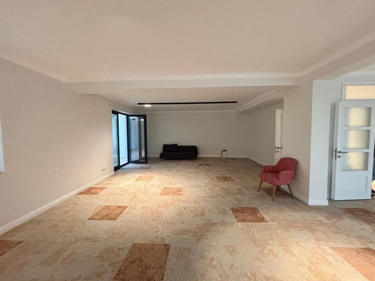 Apartament cu 3 camere în Lacul Tei