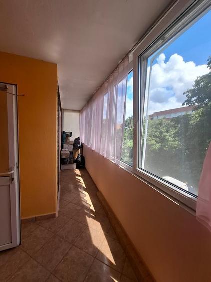 Apartament cu 4 camere decomandat în Tractorul