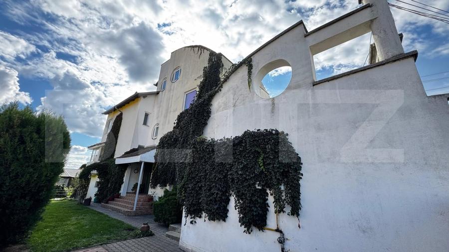 Casă individuală cu 8 camere cu Canalizare în Central