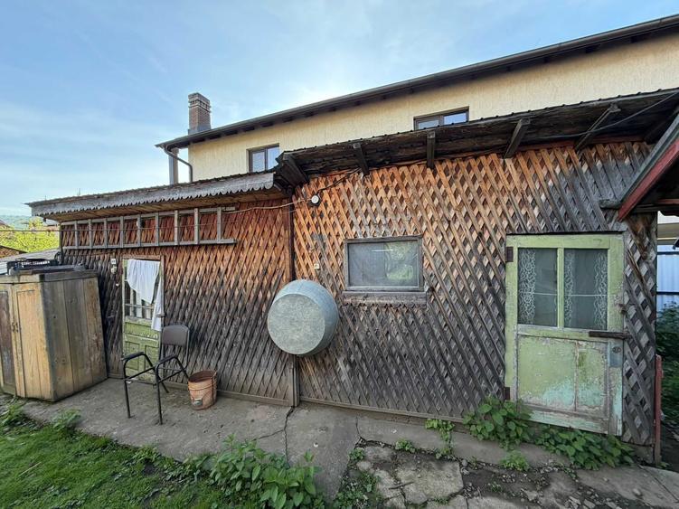 Casă cu 4 camere cu Teren 92 Mp în Central