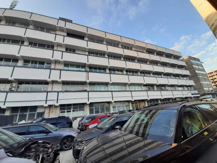 Spațiu comercial, de 400 mp, în Titan