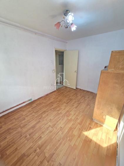 Apartament cu 3 camere decomandat în Sud
