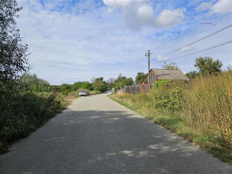Teren intravilan de 5616 mp, în Secuieni