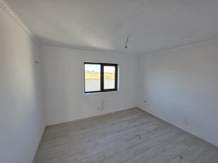 Casă cu 3 camere cu Teren 300 Mp în Central