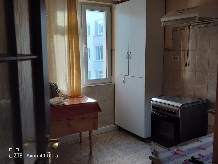 Apartament cu 3 camere decomandat în Exterior Vest