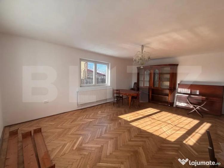 Spațiu comercial, de 320 mp, în Central