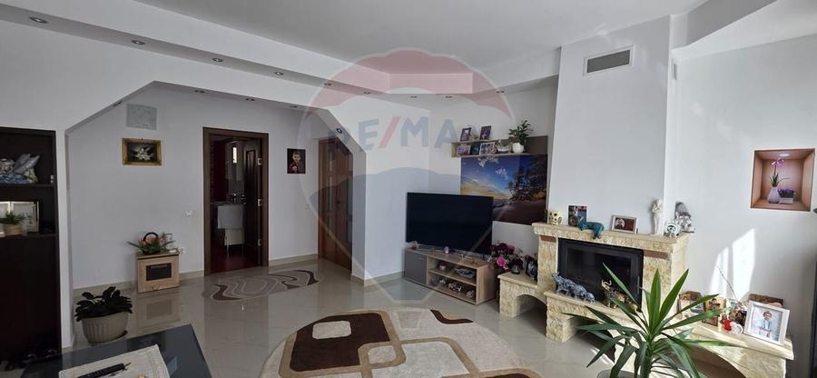 Casă individuală cu 6 camere cu Teren 721 Mp în Dârza