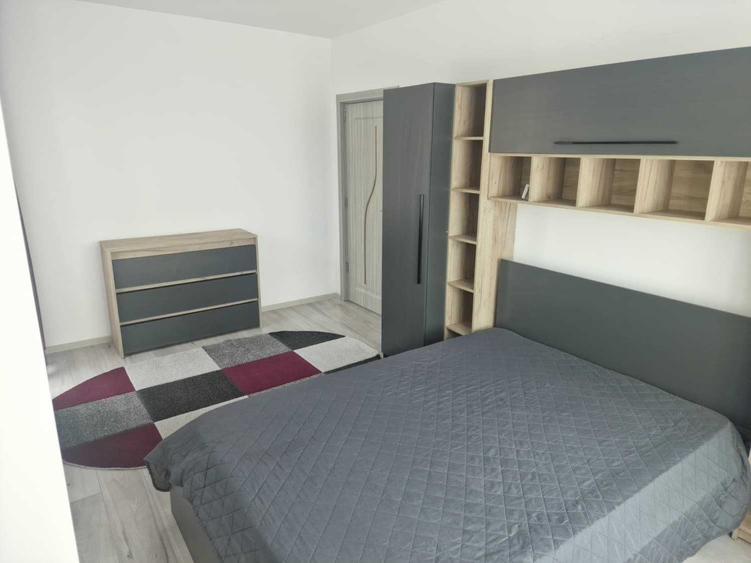 Apartament cu 2 camere semidecomandat în Valea Adâncă