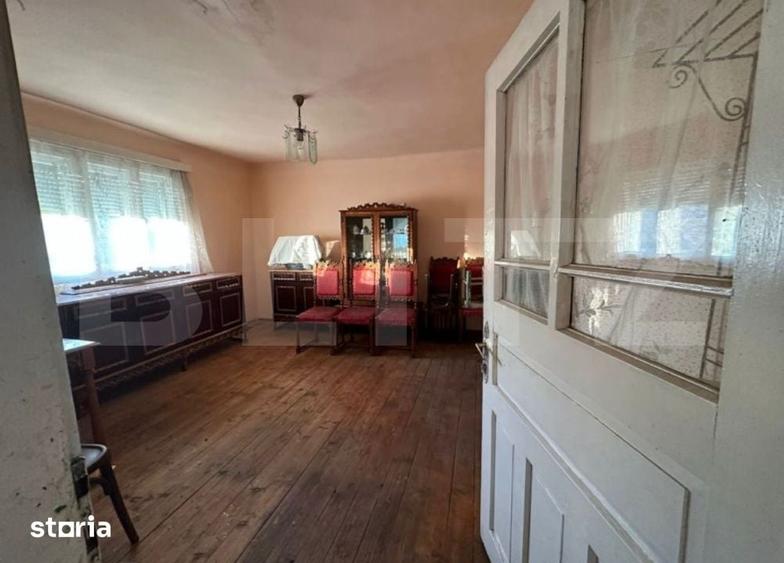 Casă cu 2 camere cu Teren 2331 Mp în Petrești