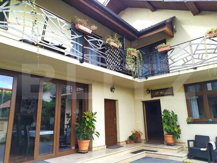Casă individuală cu 12 camere cu Teren 690 Mp în Cetate
