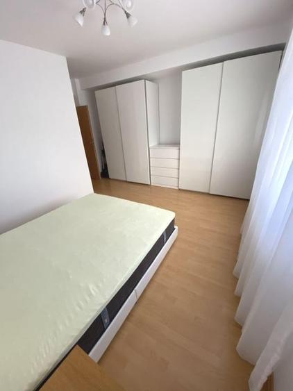 Apartament cu 3 camere semidecomandat, mobilat în Pipera