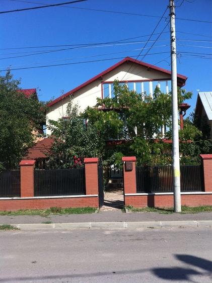 Casă cu 4 camere în Central