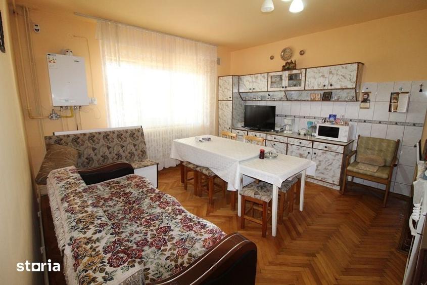 Casă cu 4 camere cu Teren 700 Mp în Central