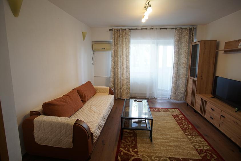 Garsonieră decomandată în Costin Georgian