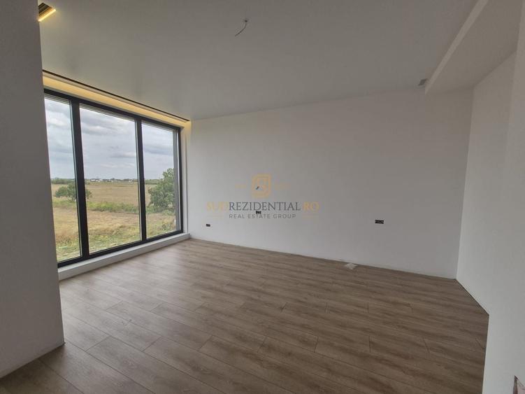 Duplex cu 4 camere cu Canalizare în 1 Decembrie