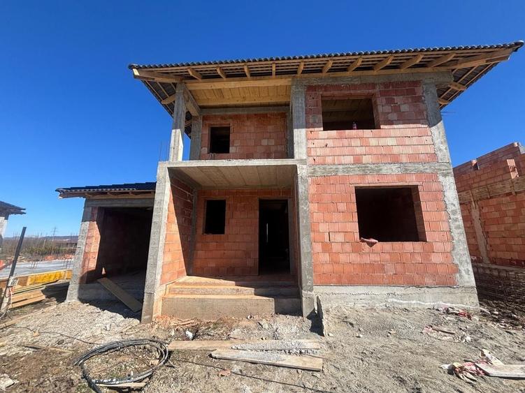 Casă individuală cu 5 camere cu Canalizare în Șelimbăr