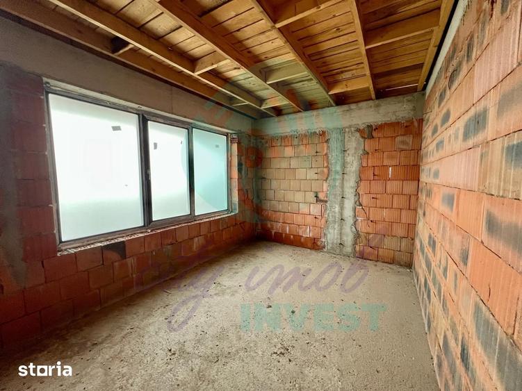 Casă cu 5 camere cu Teren 1750 Mp în Vărăști