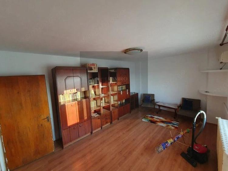 Apartament cu 4 camere decomandat în Pantelimon