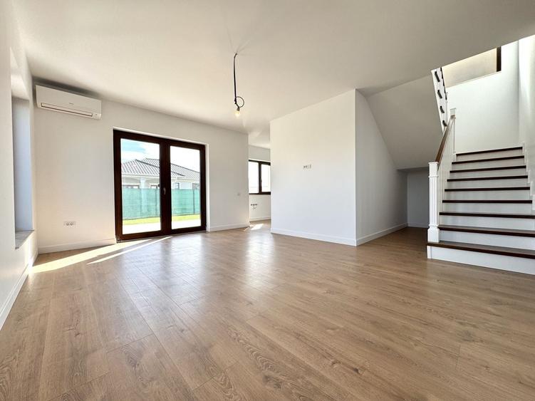 Duplex cu 5 camere cu Canalizare în Dumbrăvița