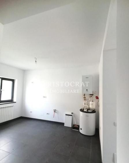 Casă cu 3 camere cu Teren 250 Mp în Ostratu