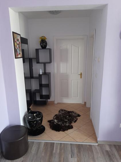 Apartament cu 2 camere semidecomandat în Cetate