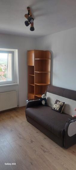 Apartament cu 3 camere decomandat în Lazaret — fotografia 3