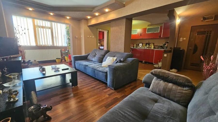 Apartament cu 4 camere decomandat în Găvana
