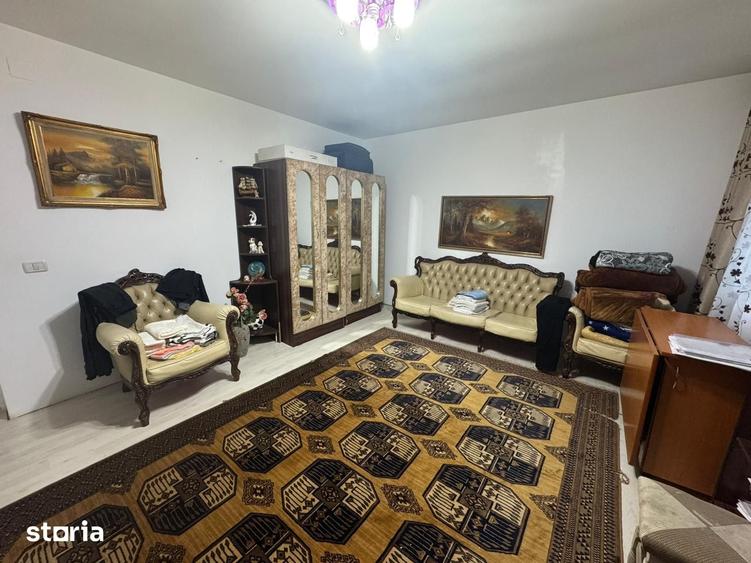 Casă cu 8 camere cu Teren 300 Mp în Ciurea