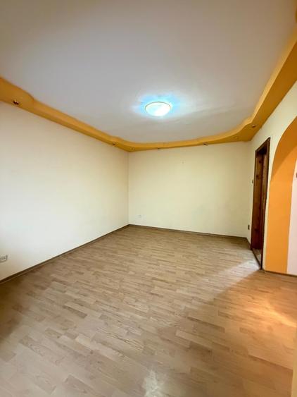 Apartament cu 3 camere decomandat în Micro 13