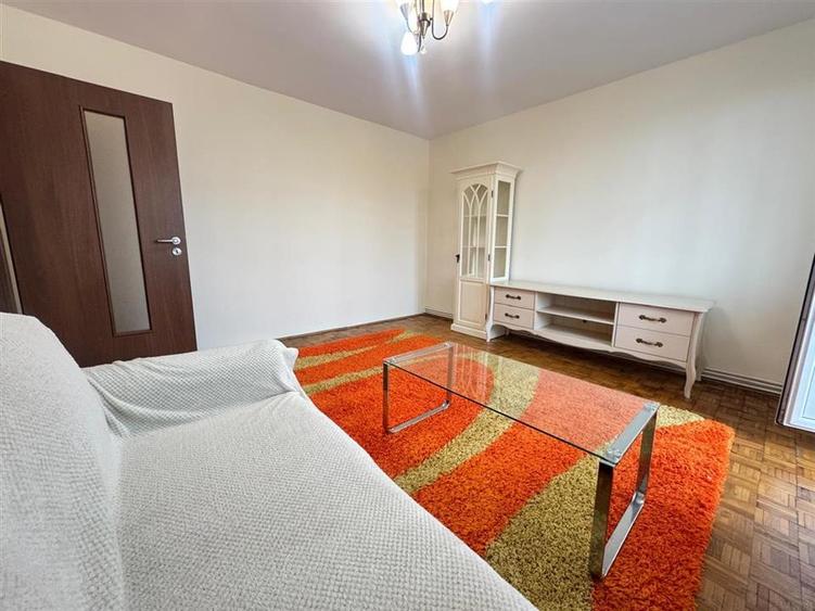 Apartament cu 4 camere decomandat, mobilat în Cedonia