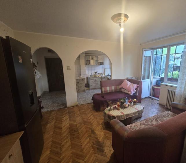 Apartament cu 2 camere decomandat în 1 Mai