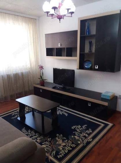 Apartament cu 4 camere semidecomandat în Orșova